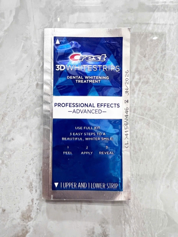 Một gói miếng dán trắng răng Crest 3D White Professional Effects Advanced của Mỹ